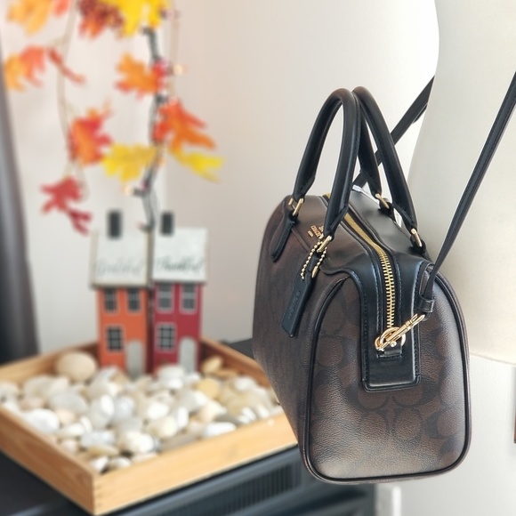 🚫SOLD🚫🥳Host Pick🥳 Coach Signature Mini Bennett - Picture 2 of 5